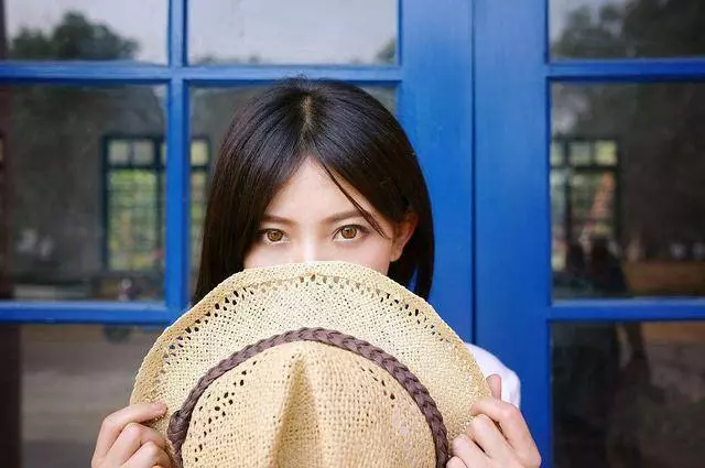 妹妹結婚我打算送五千,婚禮上看到新郎,我把五千改成十萬