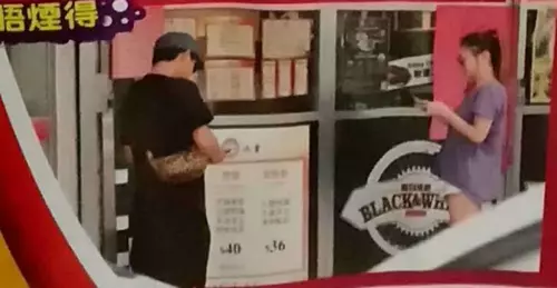 應采兒被拍帶媽媽與Jasper逛母嬰 耐心十足