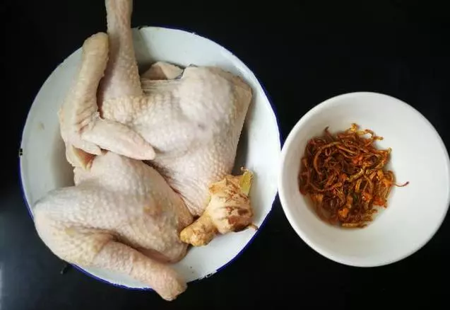 阿嬤做的原味蒸雞,材料簡單,方法也簡單,鮮美嫩滑,吃過都讚不絕口
