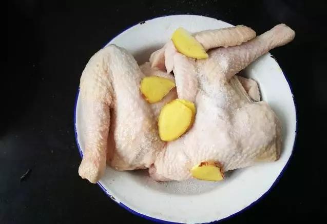 阿嬤做的原味蒸雞,材料簡單,方法也簡單,鮮美嫩滑,吃過都讚不絕口