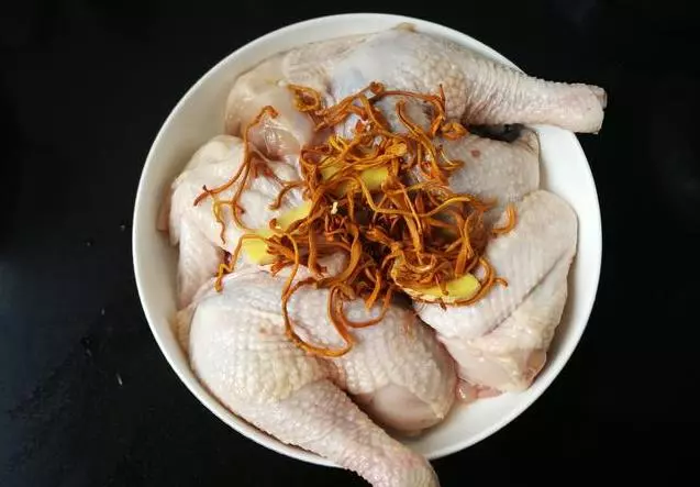 阿嬤做的原味蒸雞,材料簡單,方法也簡單,鮮美嫩滑,吃過都讚不絕口