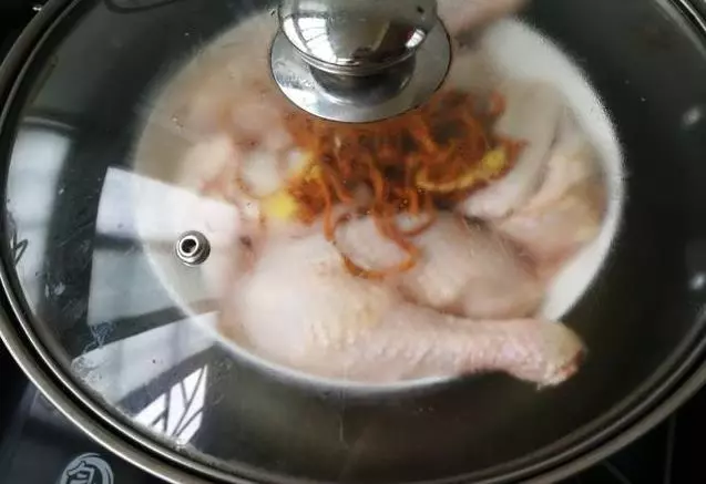 阿嬤做的原味蒸雞,材料簡單,方法也簡單,鮮美嫩滑,吃過都讚不絕口