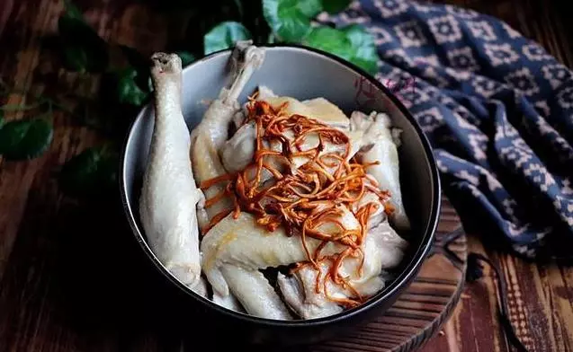 阿嬤做的原味蒸雞,材料簡單,方法也簡單,鮮美嫩滑,吃過都讚不絕口