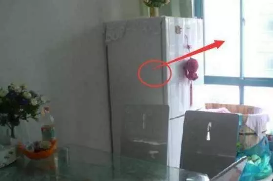 一旦家中冰箱這樣擺放,財神爺見了繞道走,夫妻反目,家運不濟