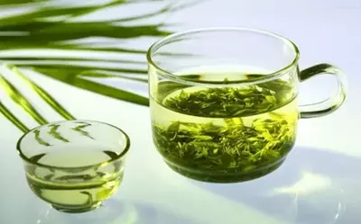 神!「清紗窗」居然只需要一張便宜的紙..絕不沾手!20個大掃除必備的清潔小竅門!