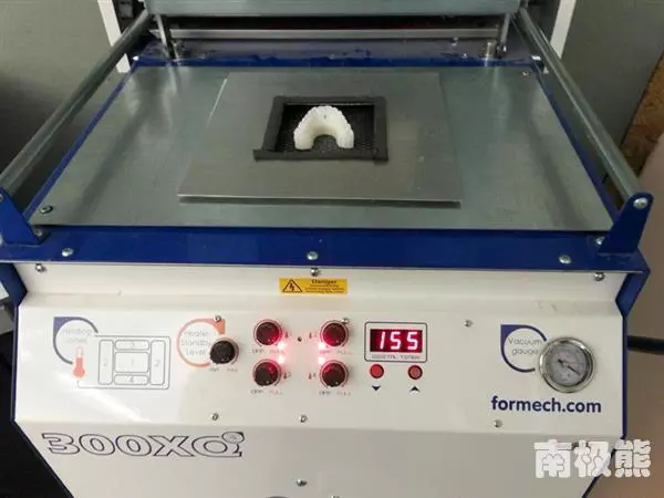 他自己做「牙套」只花了不到2000元,結果讓人贊賞...「這招」外流的話牙醫診所都要哭了!