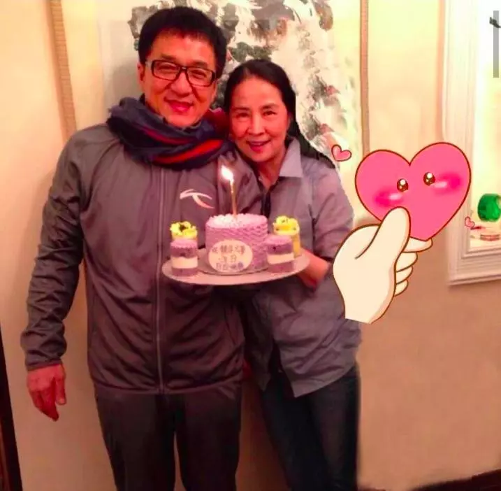 成龍為林鳳嬌慶祝66歲生日:謝謝一輩子!夫妻手捧蛋糕甜笑超暖