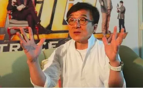 成龍為林鳳嬌慶祝66歲生日:謝謝一輩子!夫妻手捧蛋糕甜笑超暖