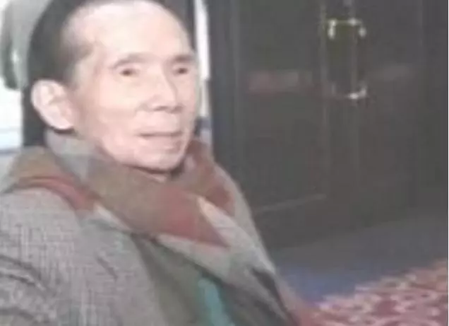 他生於臺北,身高僅1.58米,93歲去世,4萬人參加葬禮,5個女兒卻無人敢娶...