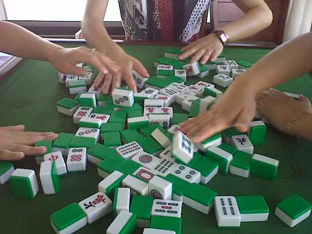 孕婦十月懷胎卻天天在打麻將,看到孩子出生後,醫生嚇得腿發軟