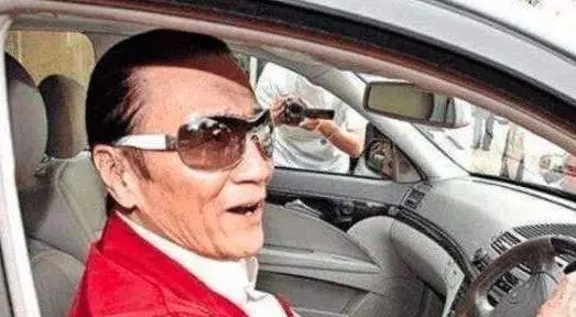 張柏芝攜子返港,謝賢開車接機,謝霆鋒:記清楚你是誰!