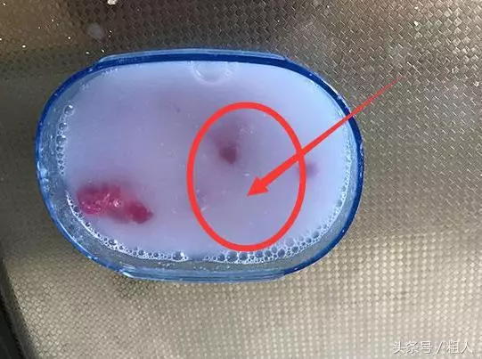 別傻傻用清水擦玻璃,教你簡單小方法,玻璃一塵不染半年不用擦!