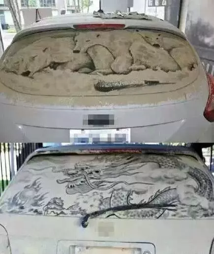 街頭看到一女孩在車玻璃上畫畫,車主不捨得擦,和大家一起欣賞