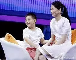 他身價100億 娶了當年最紅的「晴格格」 ,如今欠下金沙7000萬賭債~