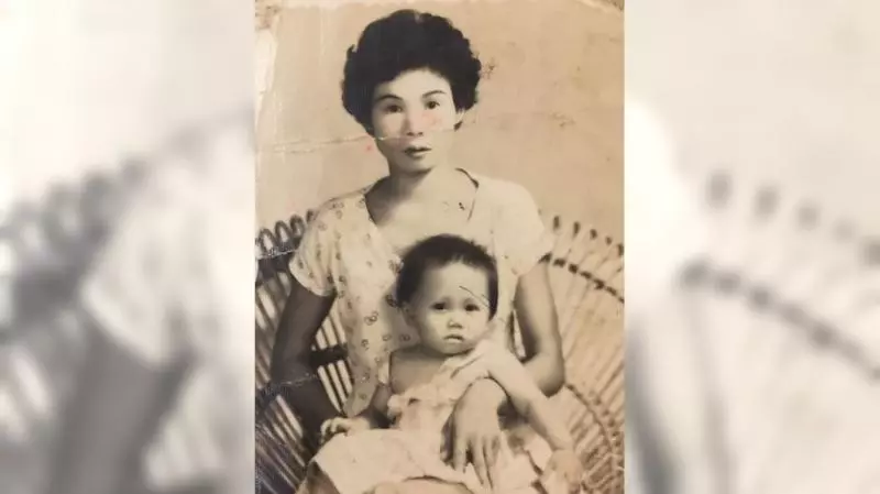 女嬰裝在菜籃裡送 她出養60年靠泛黃照片找姊妹