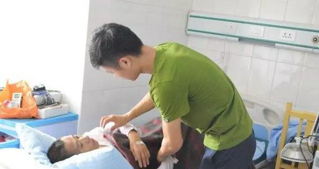 母親患病需要20萬手術費 舅舅讓我賣房救母我卻猶豫了