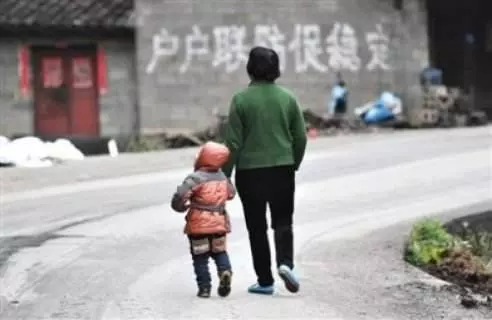農村婆婆帶外孫女到我家裡玩 小姑子一番話我把她們趕回鄉下