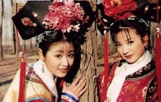 她23歲嫁入豪門,每天跪地為婆婆洗腳,老公被曝欠6900萬外債,如今複出拍戲只為尊嚴