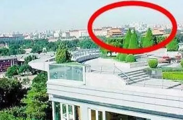 她23歲嫁入豪門,每天跪地為婆婆洗腳,老公被曝欠6900萬外債,如今複出拍戲只為尊嚴