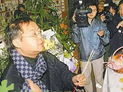 梅豔芳為他擋槍,沈殿霞視他為知己,三度截肢四闖鬼門關,瀟灑走完人生【他不僅是tvb綠葉王,也是生命鬥士】