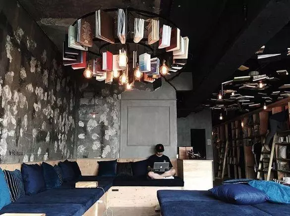 日本最酷新型態旅館-「BOOK AND BED」!裡面的咖啡廳更加火!