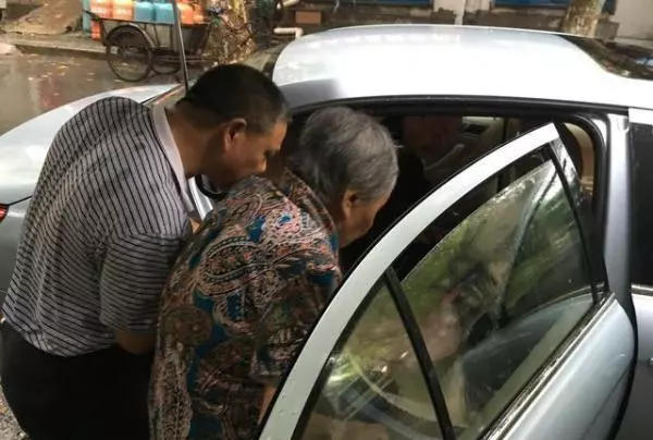 小舅子結婚找我借錢買車,我給他8萬,不到三天,他把錢退給了我
