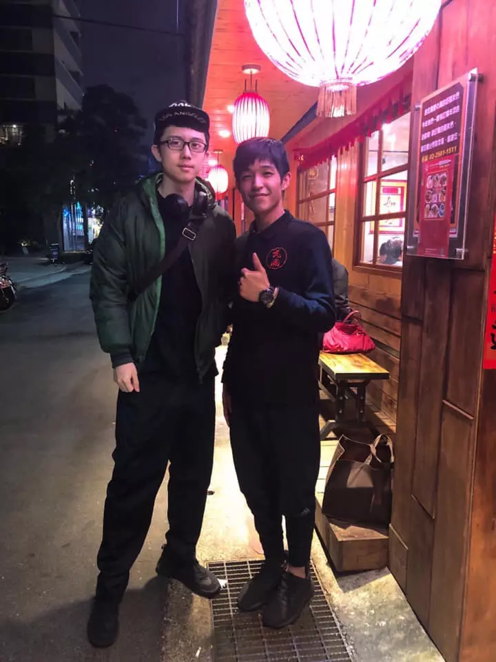 首度現身!狄鶯氣色超好「素顏燦笑比讚」, 帶愛兒「開吃8000元台菜」孫鵬也樂開懷!