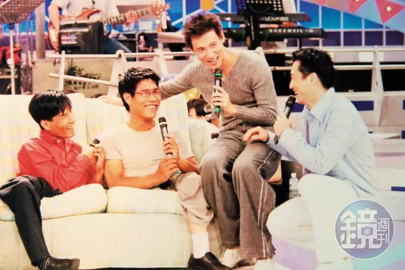連體嬰哥哥「最放不下家人」孤獨離開,弟弟掉淚喊「下輩子別當兄弟」替他活下去!