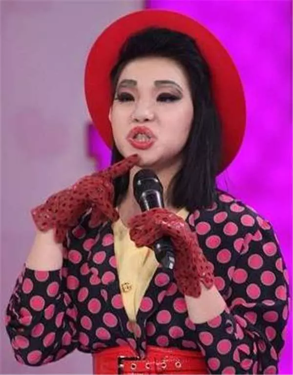 她因為「一秒變格格」爆紅被封「HOLD住姊」,之後卻歷經男友背叛鄉民謾罵!所幸遇到「貴人」賞識如今事業愛情雙收!