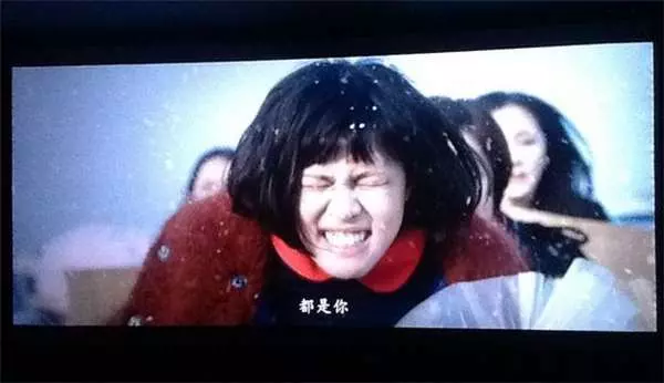 她因為「一秒變格格」爆紅被封「HOLD住姊」,之後卻歷經男友背叛鄉民謾罵!所幸遇到「貴人」賞識如今事業愛情雙收!