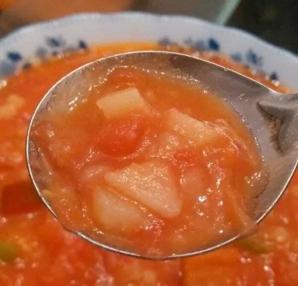 飯前喝湯還是飯後喝湯?營養師:過年喝湯時,不要犯3個錯誤