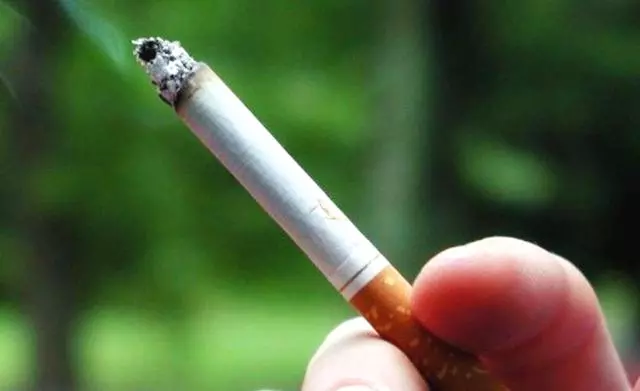 有菸癮的人,若是睡覺前出現這些跡象,不要猶豫,或許應該戒菸了