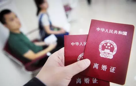 老婆分娩那天,我逼她簽字離婚,簽完字看眼孩子,我撕協議不離了