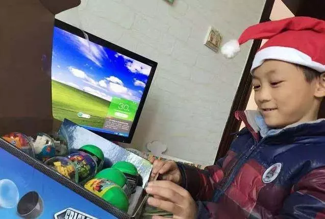 孩子問我聖誕老人是不是假的,我該怎麼回答?這位爸爸的做法太棒