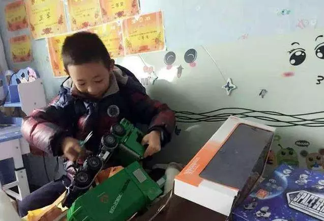 孩子問我聖誕老人是不是假的,我該怎麼回答?這位爸爸的做法太棒