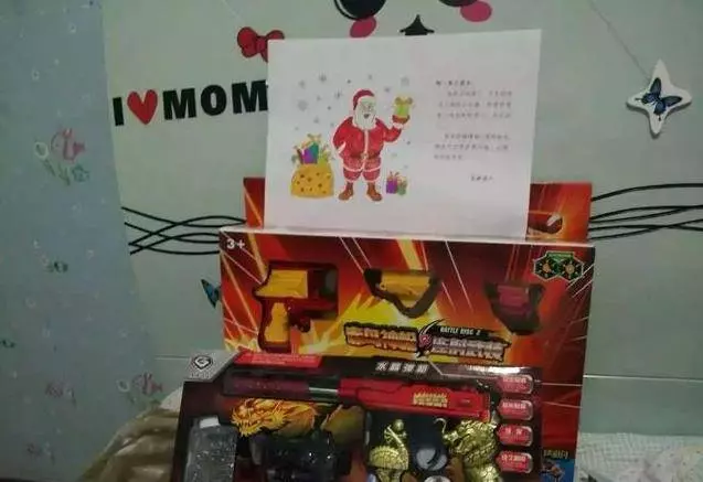 孩子問我聖誕老人是不是假的,我該怎麼回答?這位爸爸的做法太棒