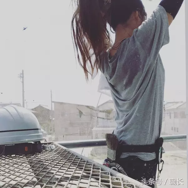 日本工地來了一名「女油漆工」當身體一側「同事都受不了」,網友:還能淡定幹活嗎!