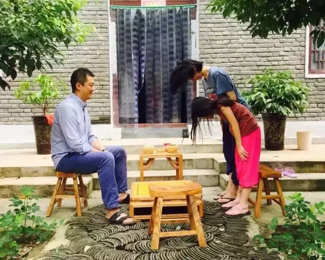 她3歲背熟《金剛經》,看懂甲骨文,9歲時已踏遍半個地球,只因她的父親叫李亞鵬!