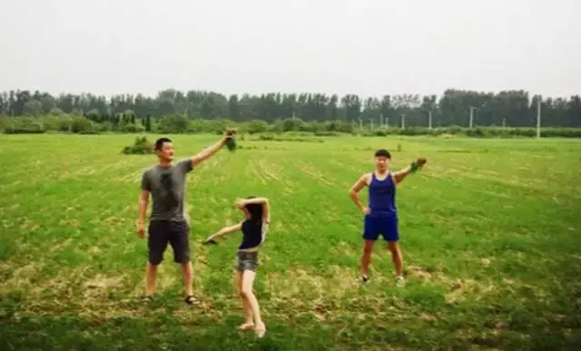 她3歲背熟《金剛經》,看懂甲骨文,9歲時已踏遍半個地球,只因她的父親叫李亞鵬!