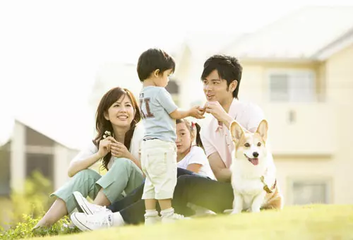 暖夫包「6.6萬現金年終」給老婆 以為自己很大方「兒子一番話讓他慚愧」全網鼻酸:老婆值得...