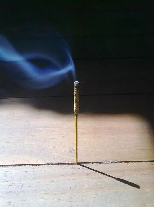 軍人在自家門前被撞重傷,阿嬤突然閉眼不停自言自語...最後「超離奇的事情」讓人雞皮疙瘩掉滿地!
