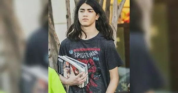 麥可傑克森16歲兒罕見露面!一頭長髮和老爸一樣帥!