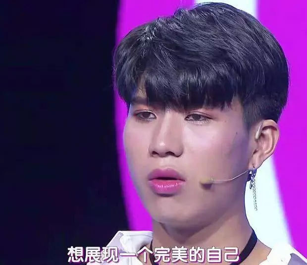 相戀一年沒見過男友素顏,現場不卸妝就分手,卸妝後女友落荒而逃
