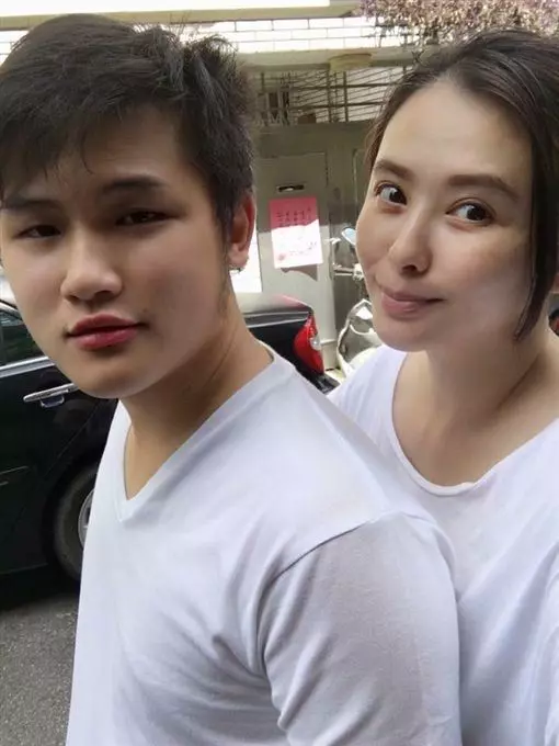 「可以做被愛的女人,又何必當女神?」姐弟戀修成正果,老公薪水30K她毫不在意:「我們30K也能活。」!