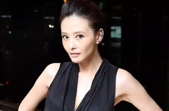 「可以做被愛的女人,又何必當女神?」姐弟戀修成正果,老公薪水30K她毫不在意:「我們30K也能活。」!