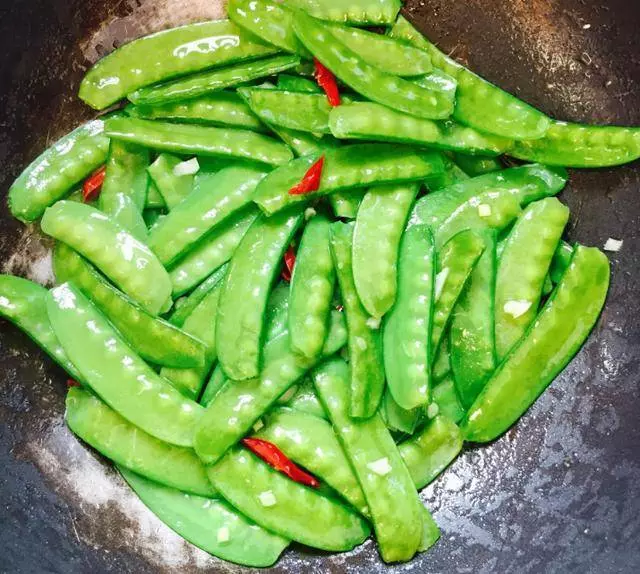 不管炒什麼蔬菜,記住這3點,菜葉綠得發亮