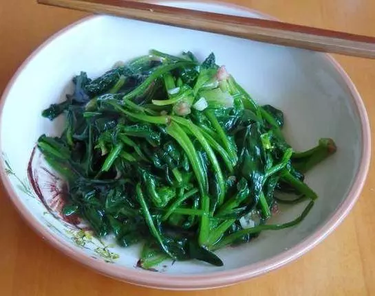 不管炒什麼蔬菜,記住這3點,菜葉綠得發亮