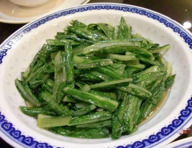 不管炒什麼蔬菜,記住這3點,菜葉綠得發亮