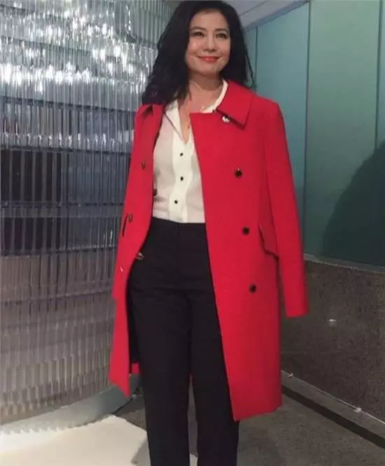 58歲鍾楚紅素顏照曝光!滿臉皺紋毫不在意,堅持不整容、不修圖才是最美的女人