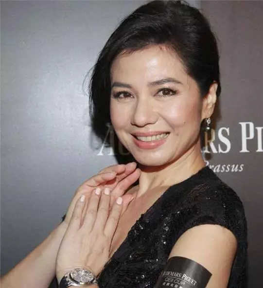 58歲鍾楚紅素顏照曝光!滿臉皺紋毫不在意,堅持不整容、不修圖才是最美的女人